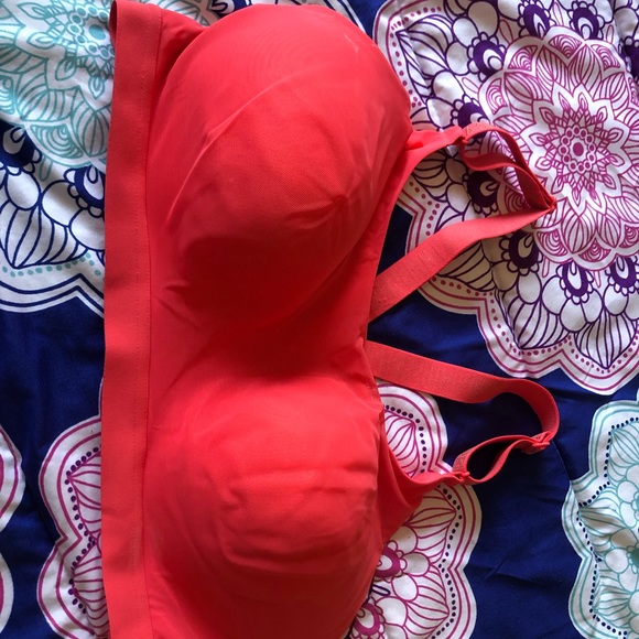 Victoria secret sport bra 36d NWT Bras